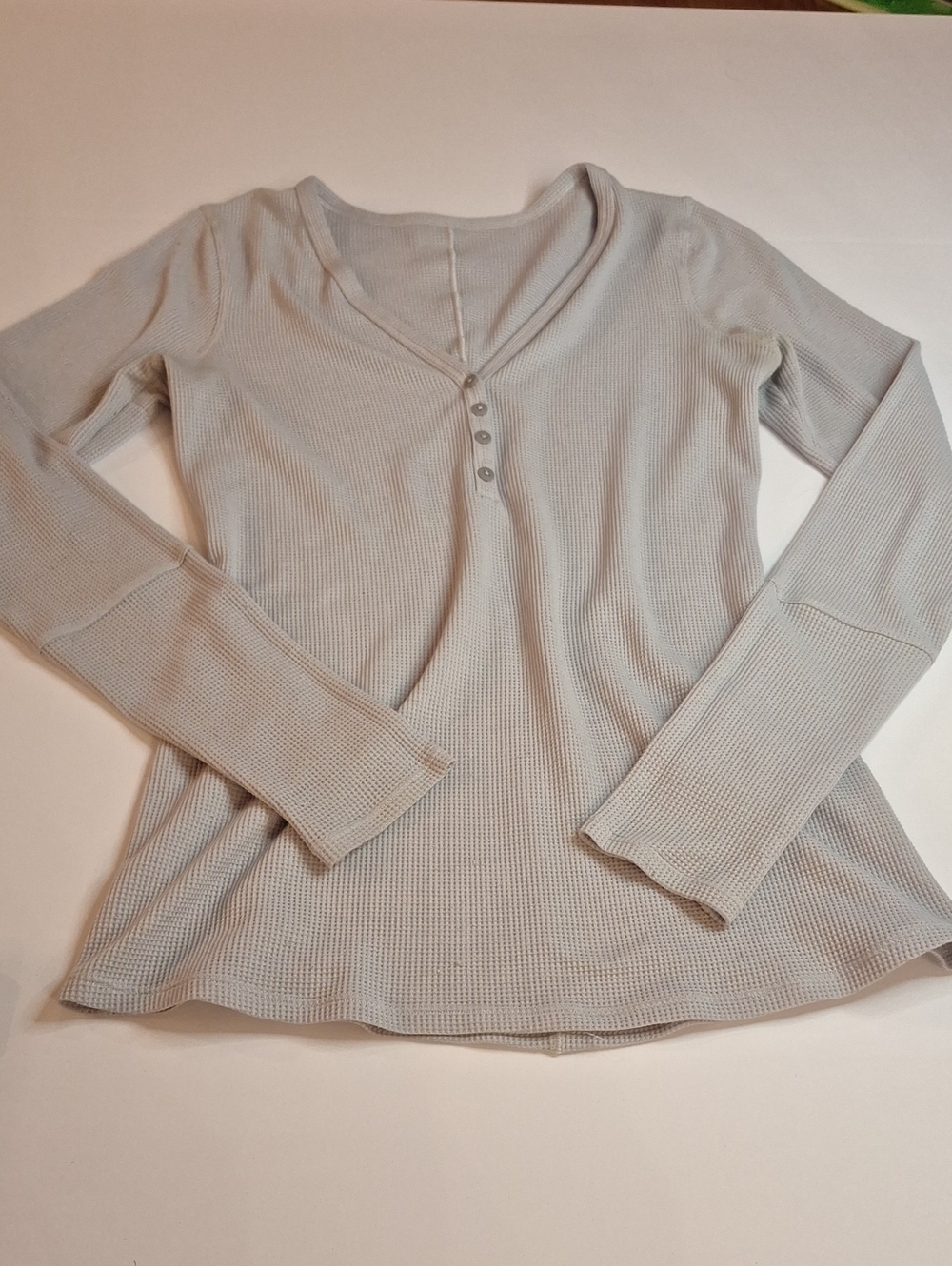 #646 Lululemon Waffle Knit Long Sleeve Henley approximate size 6